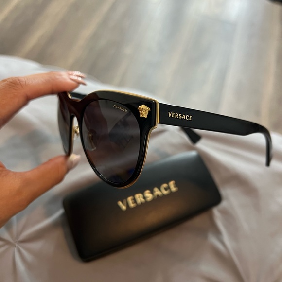 Versace Sunglasses - Picture 4 of 6